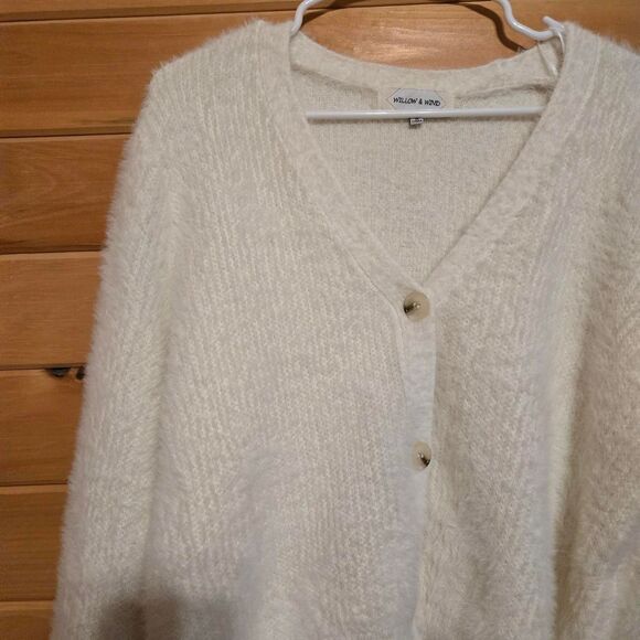 Women's Willow & Wind Sherpa White Fuzzy V Neck Button Front Cardigan Sweater - Picture 2 of 6